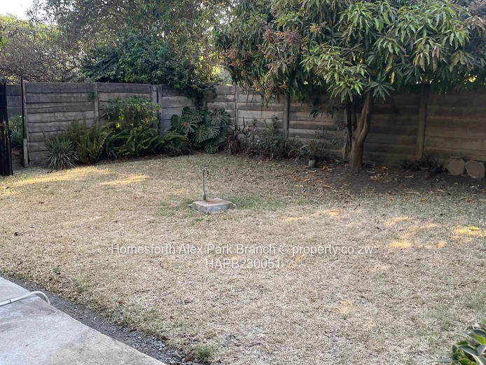 Hillside neat garden flat (Sole Mandate)