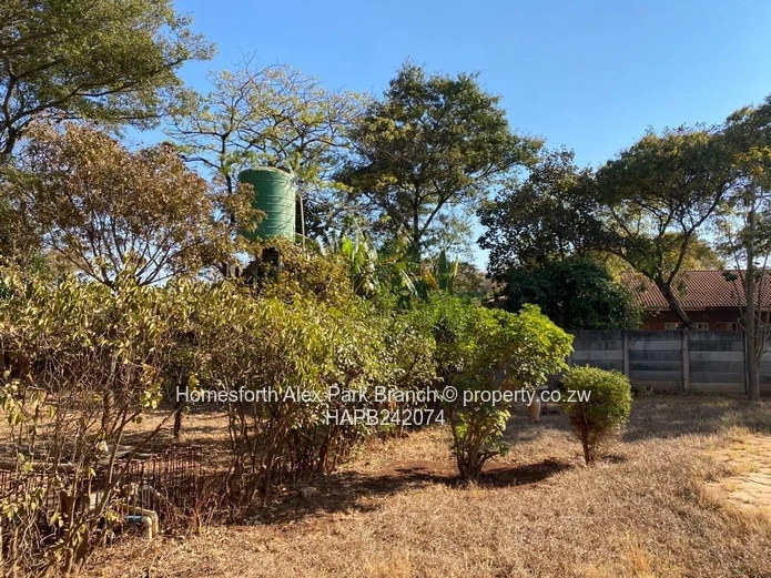 5 Bed Norton Home: Double Garage, Borehole & Pool