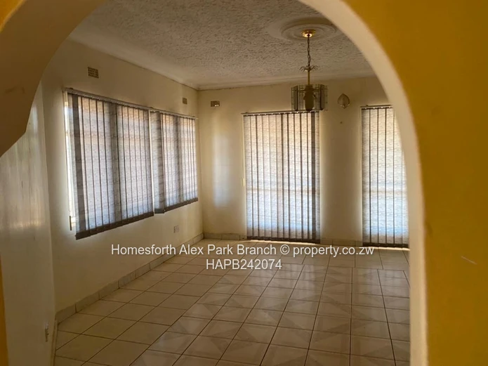 5 Bed Norton Home: Double Garage, Borehole & Pool