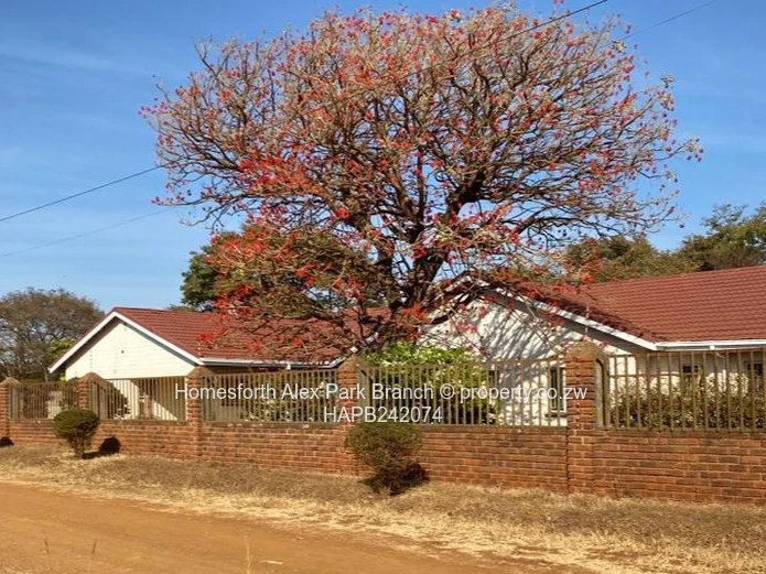 5 Bed Norton Home: Double Garage, Borehole & Pool
