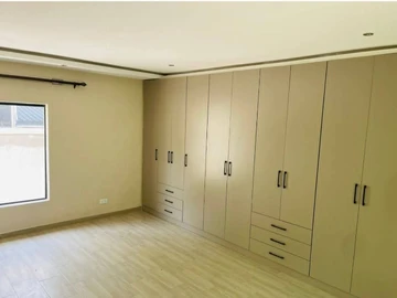 4 Bedroom Flat & Apartment