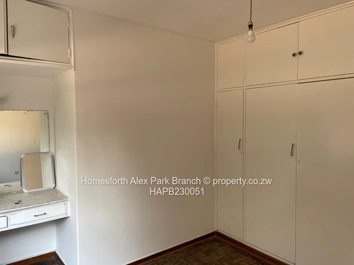 Hillside neat garden flat (Sole Mandate)