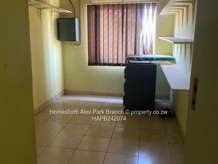 5 Bed Norton Home: Double Garage, Borehole & Pool