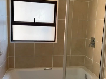 2 Bedroom Flat & Apartment