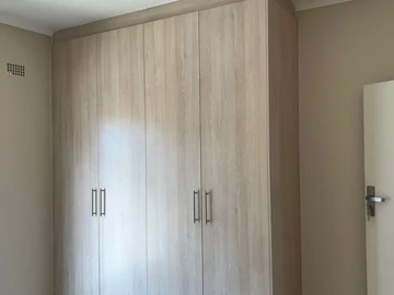 2 Bedroom Flat & Apartment