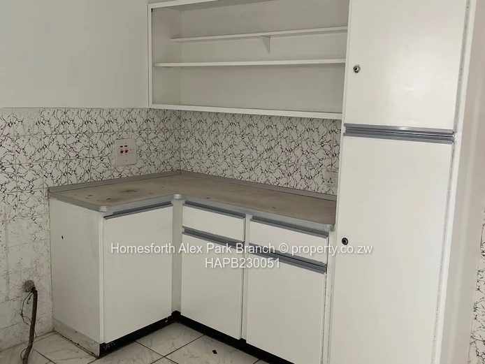 Hillside neat garden flat (Sole Mandate)