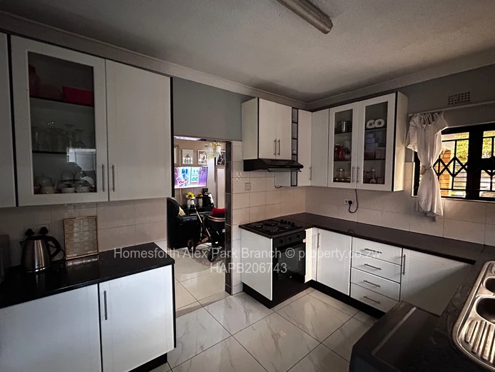 Neat Aspindale Park House for Sale