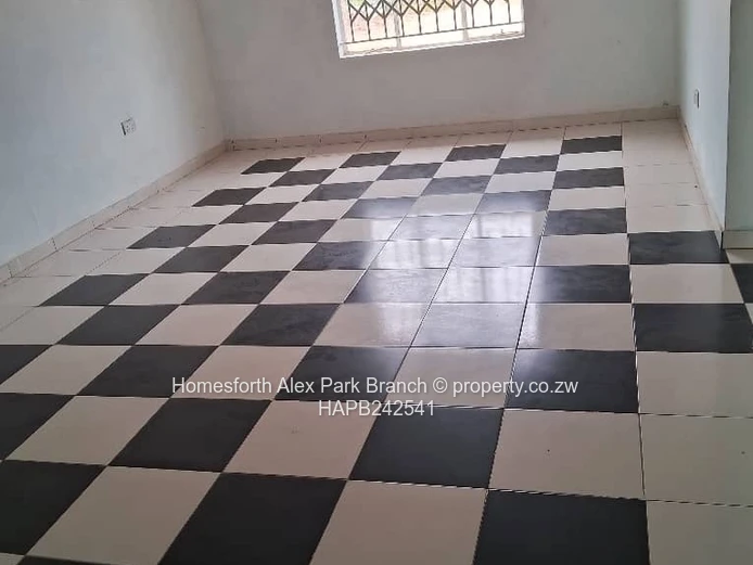 Riverside Park 3BR on 2500m2 - Flatlet, Tank & Walled Yard