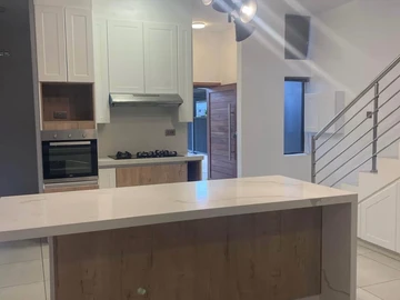 3 Bedroom Flat & Apartment