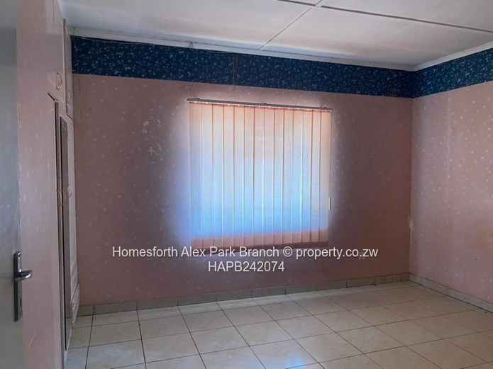 5 Bed Norton Home: Double Garage, Borehole & Pool