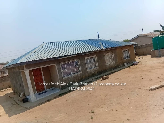 Riverside Park 3BR on 2500m2 - Flatlet, Tank & Walled Yard