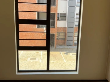 2 Bedroom Flat & Apartment