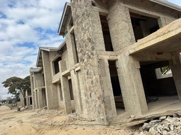 4 Bedroom Flat & Apartment