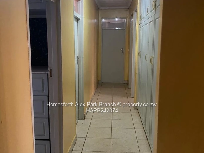 5 Bed Norton Home: Double Garage, Borehole & Pool