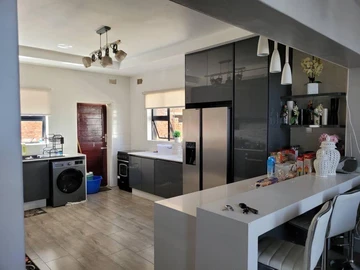 4 Bedroom Flat & Apartment