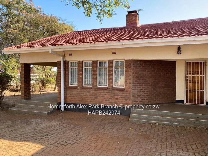 5 Bed Norton Home: Double Garage, Borehole & Pool