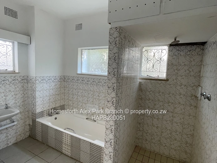 Hillside neat garden flat (Sole Mandate)