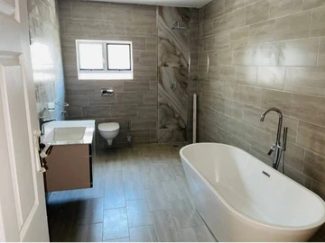 4 Bedroom Flat & Apartment