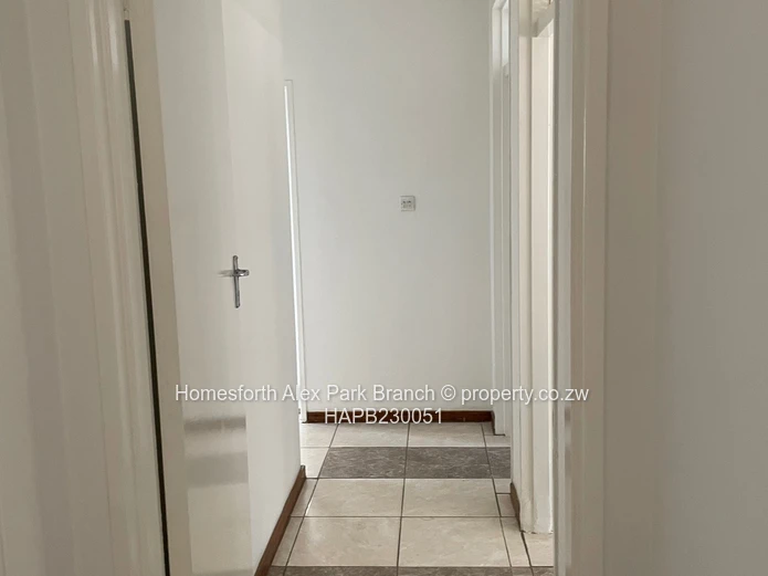 Hillside neat garden flat (Sole Mandate)