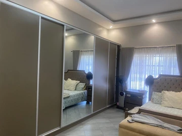 4 Bedroom Flat & Apartment