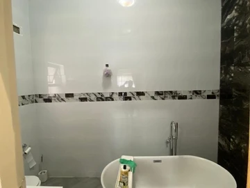 4 Bedroom Flat & Apartment