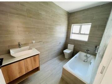 4 Bedroom Flat & Apartment